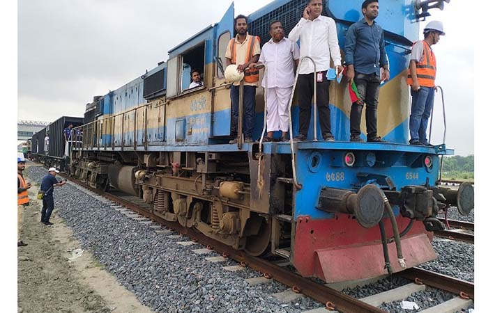 ভাঙ্গা থেকে রূপদিয়ায় ছেড়ে গেলো ট্রেন