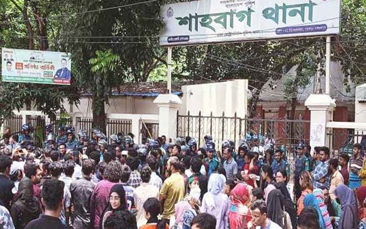 সাম্য হত্যার বিচারের দাবিতে শাহবাগ থানা ঘেরাও