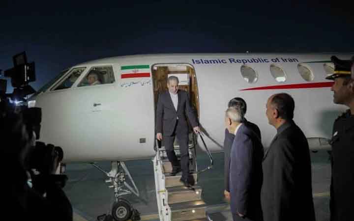 ইসলামাবাদে পৌঁছেছেন ইরানের পররাষ্ট্রমন্ত্রী