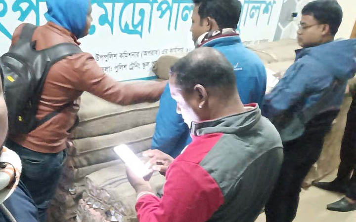 রংপুর ডিবির হাতে তেরো লক্ষাধিক অবৈধ বিড়ি জব্দ; গ্রেফতার দুই