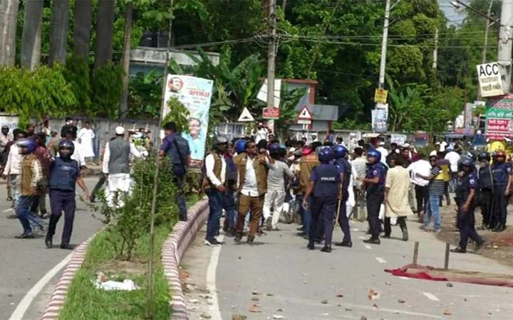 নাটোরে বিএনপি-আওয়ামী লীগের সংঘর্ষ, আহত ৩০