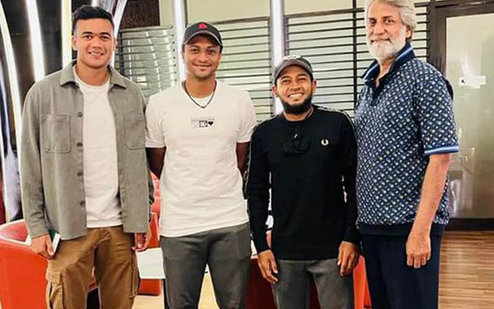 ভিন্ন গন্তব্যে দেশ ছাড়লেন সাকিব-মুশফিক-তাসকিন