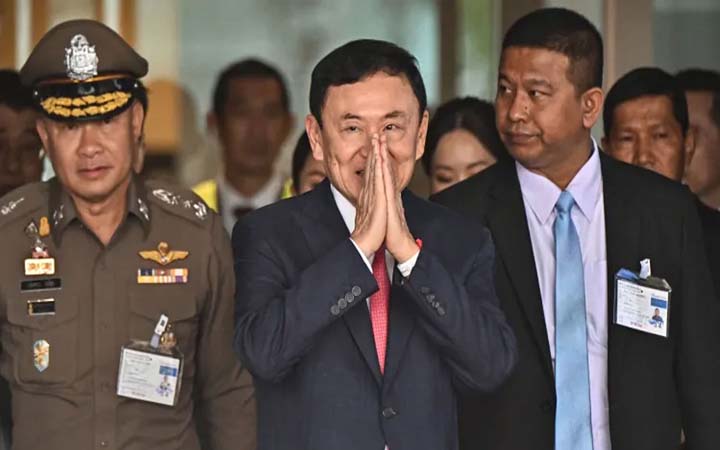 দেশে ফিরেই গ্রেপ্তার থাকসিন সিনাওয়াত্রা