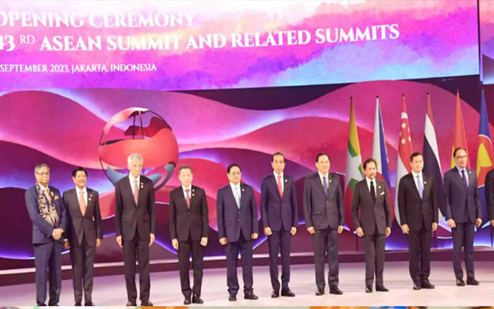 জাকার্তায় আসিয়ান শীর্ষ সম্মেলনের উদ্বোধনী অনুষ্ঠানে যোগ দিয়েছেন রাষ্ট্রপতি সাহাবুদ্দিন