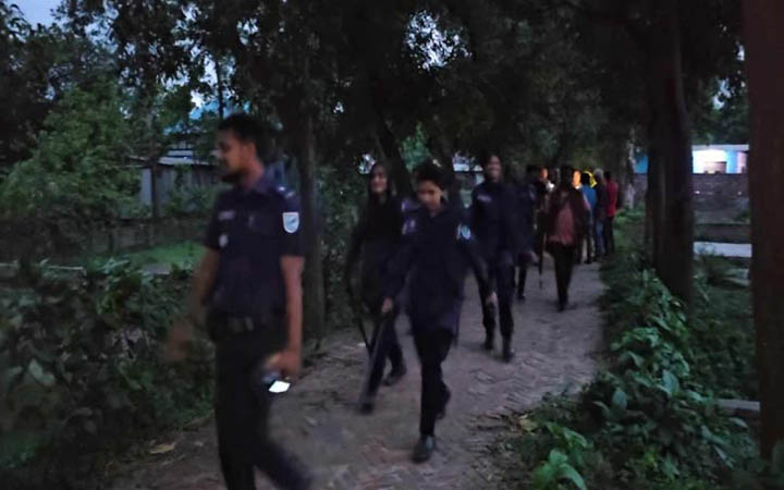 ফতুল্লায় দুই পক্ষের সংঘর্ষে টেঁটাবিদ্ধ ১২