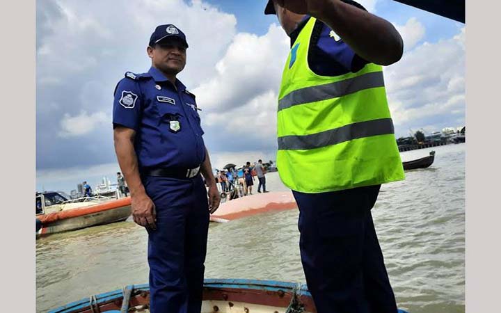 কর্ণফুলীতে ফিশিং জাহাজ ডুবে ক্যাপ্টেনসহ নিখোঁজ ৬