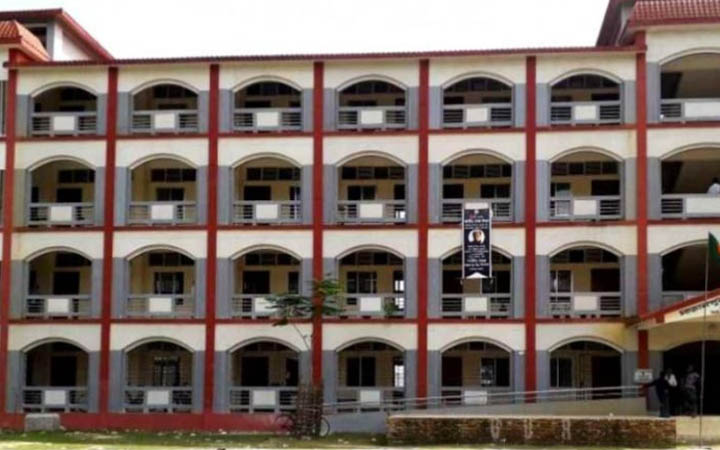 ৩০ দিনের মধ্যে বিয়ে না করলে চাকরি থাকবে না শিক্ষকের!