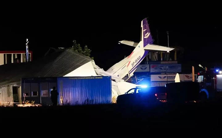 পোল্যান্ডে বিমান বিধ্বস্ত হয়ে প্রাণ গেল ৫ জনের