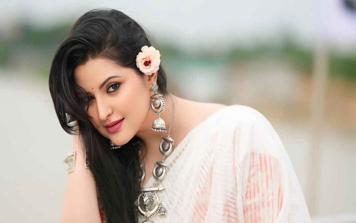 আত্মসমর্পণ করে জামিন পেলেন পরীমণি