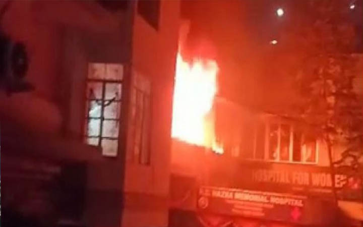 ভারতে হাসপাতালে আগুন, দুই চিকিৎসকসহ ৫ জনের মৃত্যু