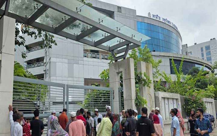 চতুর্থ দিনের মতো বন্ধ চক্ষুবিজ্ঞান হাসপাতাল
