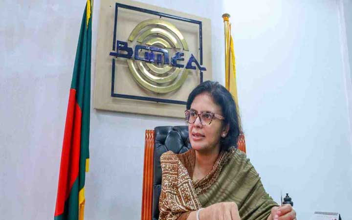 করোনা পরিস্থিতির ওপর পোশাক কারখানা খোলার সিদ্ধান্ত : রুবানা