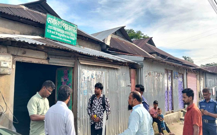 নেত্রকোনায় বেশি দামে সার বিক্রি, দুই ডিলারকে ৬০ হাজার টাকা জরিমানা