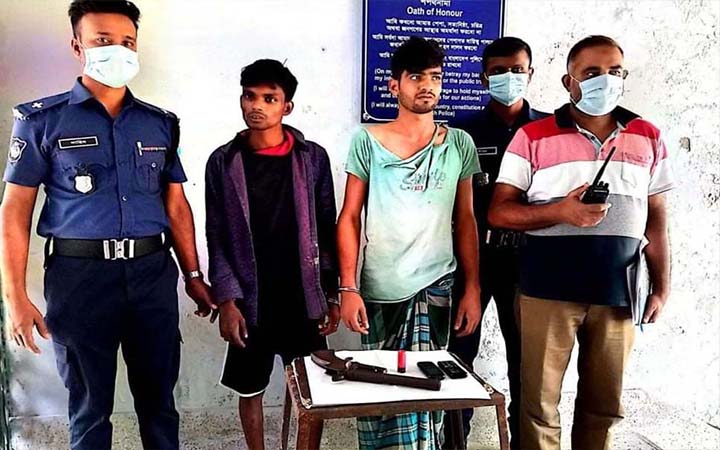 কুষ্টিয়ায় অস্ত্রসহ দুই ডাকাত আটক
