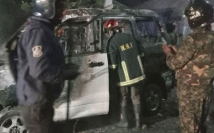 রংপুরে বিজিবির টহল গাড়িতে আগুন, কাউন্সিলর প্রার্থী আটক