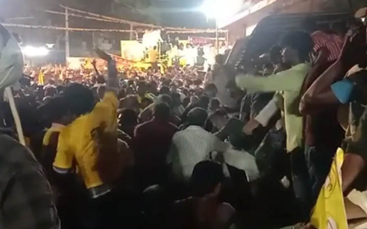 অন্ধ্র প্রদেশে রোড শোতে পদদলিত হয়ে নিহত ৮