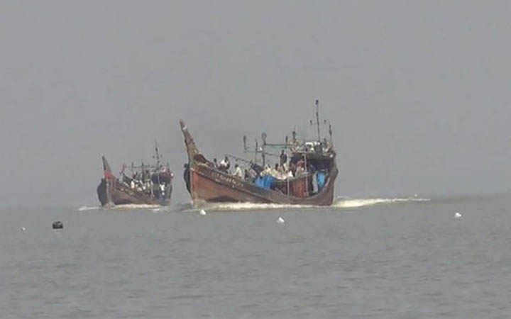 বঙ্গোপসাগরে ১০ ট্রলারডুবি, নিখোঁজ ৩০ জেলে