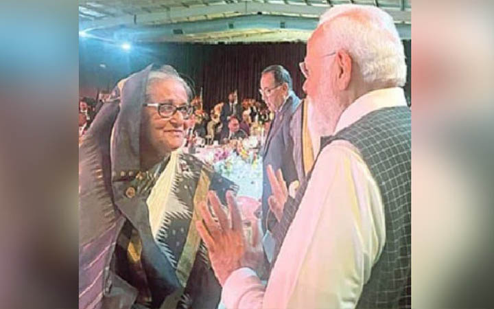 নরেন্দ্র মোদির সঙ্গে প্রধানমন্ত্রীর সাক্ষাৎ