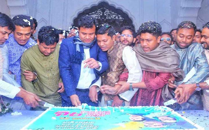 ঢাবির কার্জন হলে ছাত্রলীগের জন্মদিন উদযাপন