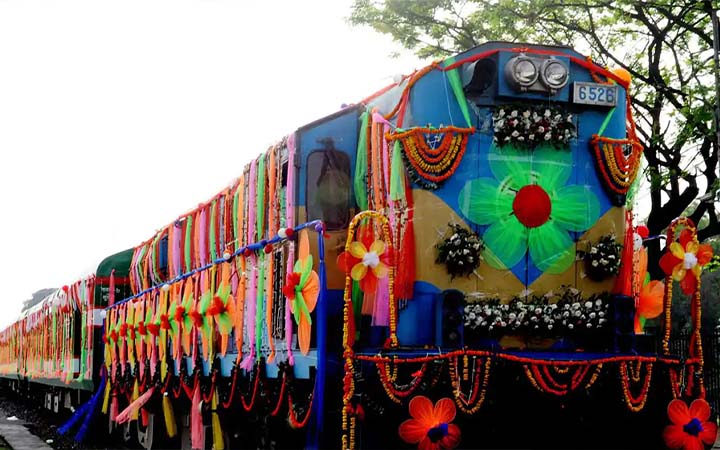 ৭৮৫ যাত্রী নিয়ে কমলাপুর ছাড়লো ‘পর্যটক এক্সপ্রেস’