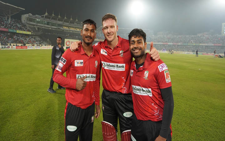 ফাইনালের আগে দর্শকদের সুখবর দিলো বরিশাল