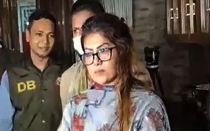 ফের ৪ দিনের রিমান্ডে মডেল মৌ