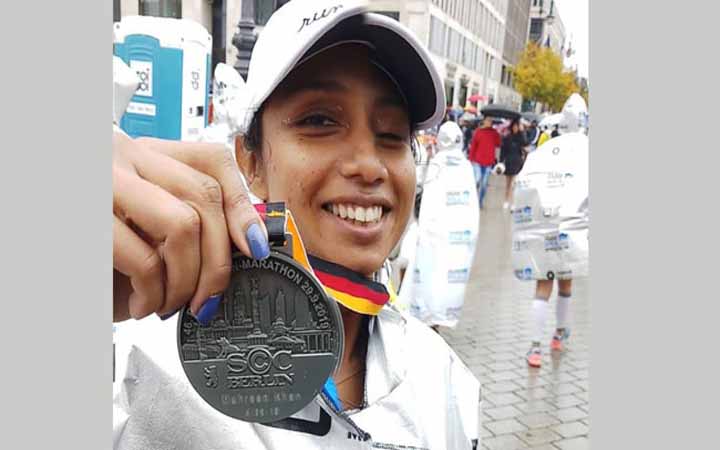 বার্লিন ম্যারাথনে বিজয়ী হলেন মঈন খানের মেয়ে মাহরীন খান