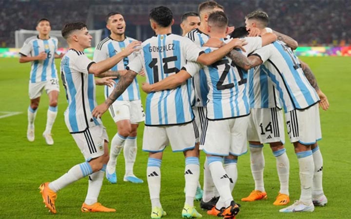 ফিফা র‍্যাঙ্কিংয়ে শীর্ষস্থান ধরে রেখেছে মেসির আর্জেন্টিনা