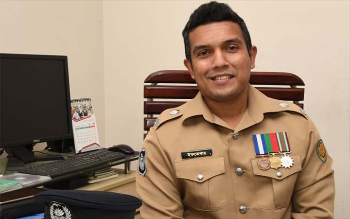 অজস্র না পাওয়ার বেদনা তাঁর ভেতর পুড়িয়েছে!