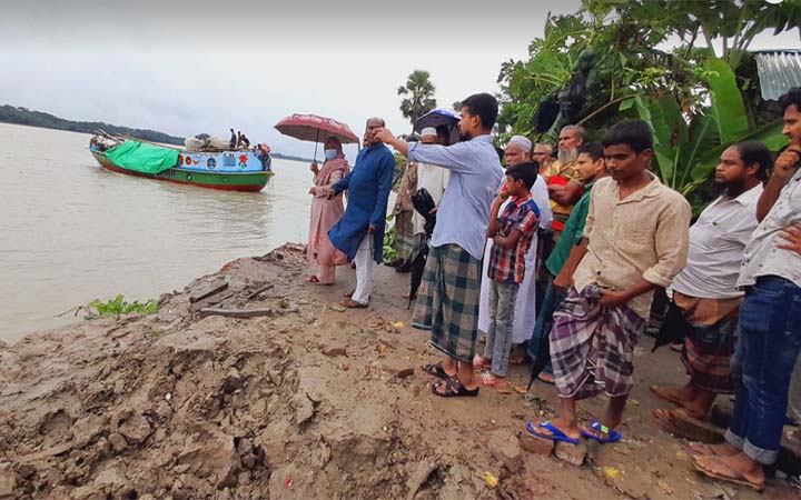 বিষখালি নদীতে হঠাৎ ভাঙন, বিলীন ৬ দোকান