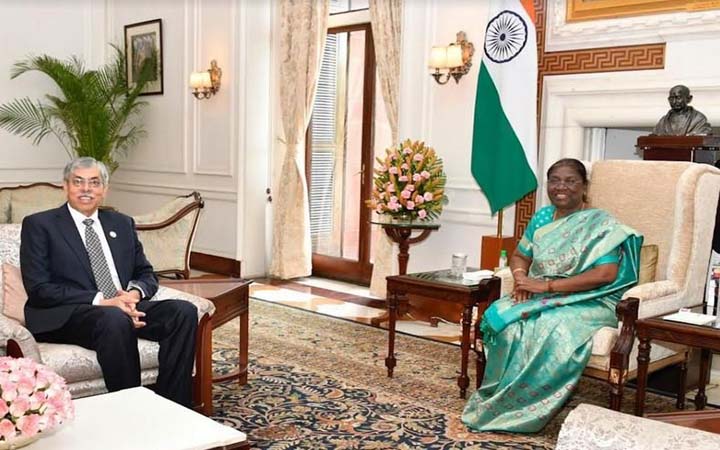 ভারতের রাষ্ট্রপতির সঙ্গে বাংলাদেশের হাই কমিশনার মুহাম্মদ ইমরানের বিদায়ী সাক্ষাৎ