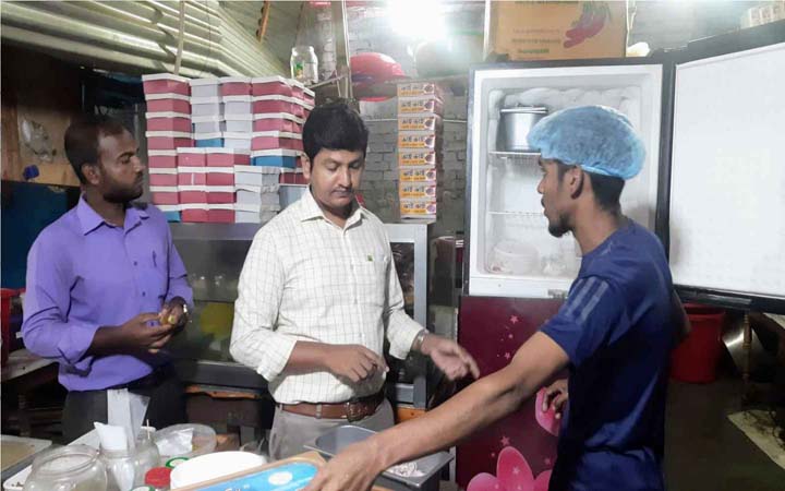 চুয়াডাঙ্গায় ভোক্তা অধিকারের অভিযানে ৫০ হাজার টাকা জরিমানা