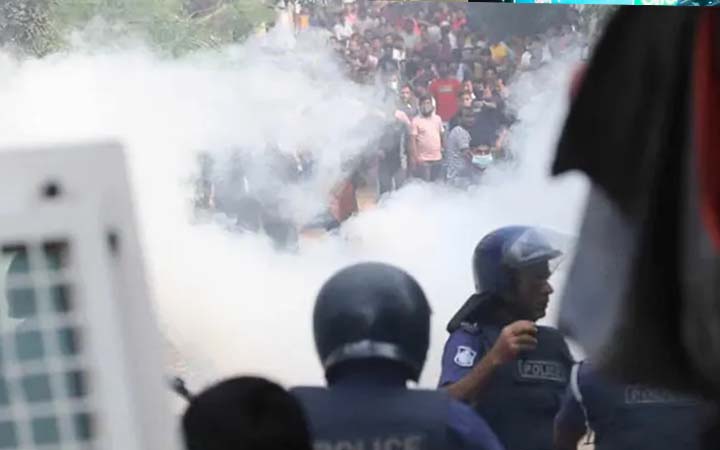 আশুলিয়ায় ফের পুলিশ-পোশাকশ্রমিক সংঘর্ষ