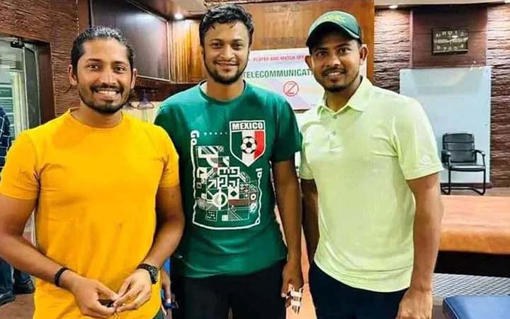 হঠাৎ বিসিবিতে সাকিব, করবেন বৈঠক