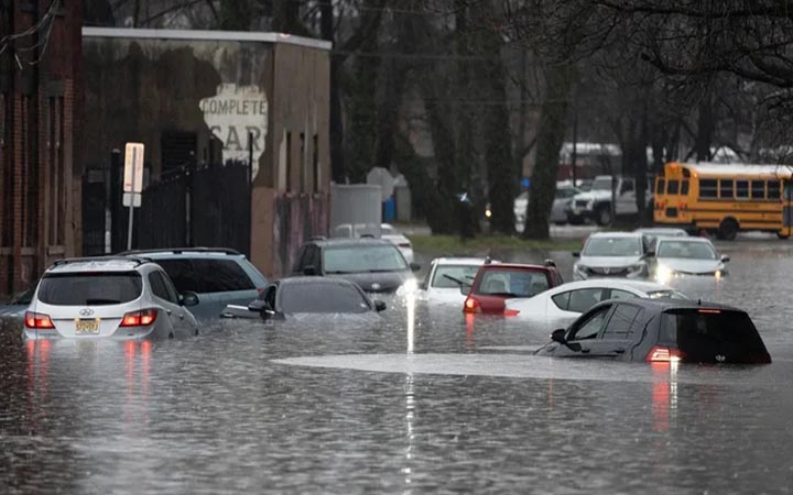যুক্তরাষ্ট্রে শক্তিশালী ঝড়ে ৩ জনের মৃত্যু