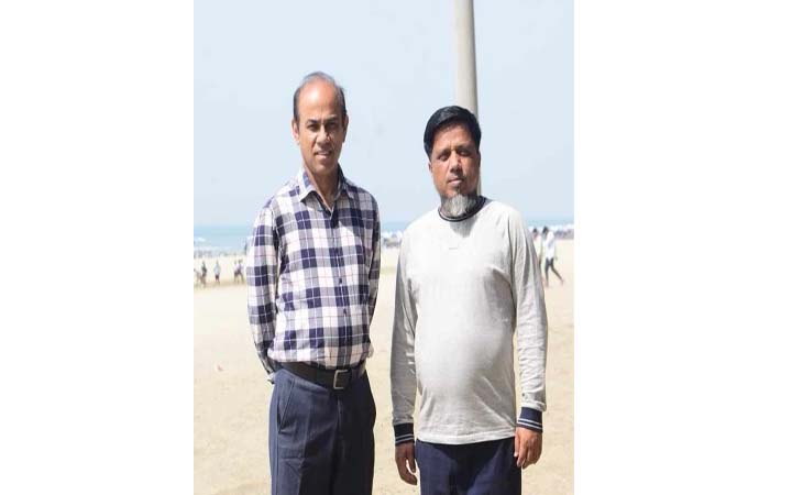 থাপড়িয়ে শিক্ষকদের দাঁত ফেলে দেওয়ার হুমকি উপাচার্যপন্থী কুবি কর্মকর্তার