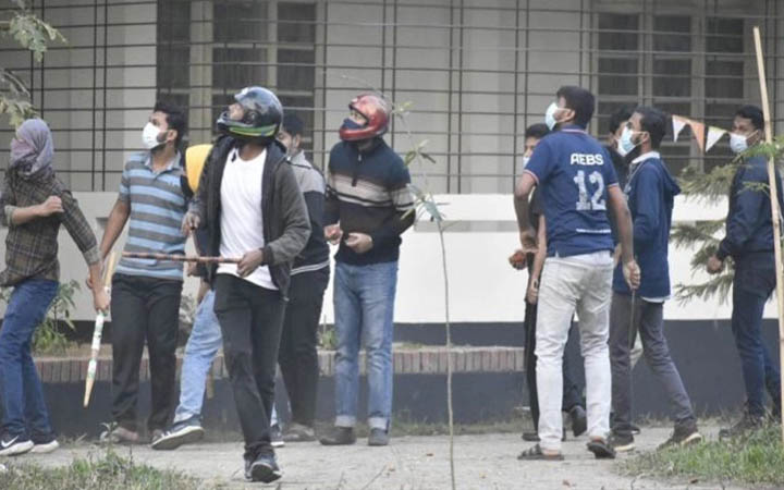 সিকৃবিতে ছাত্রলীগের দুই পক্ষের সংঘর্ষ, আহত ১০