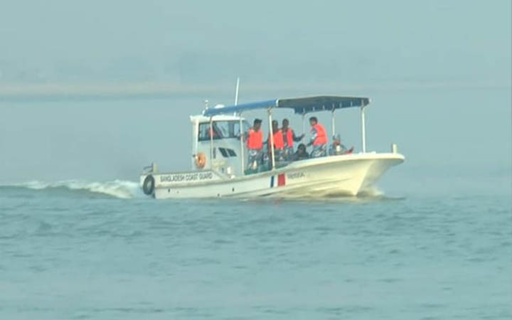 ভোলার মেঘনা ও তেতুঁলিয়া নদী জেলে নৌকা শূন্য