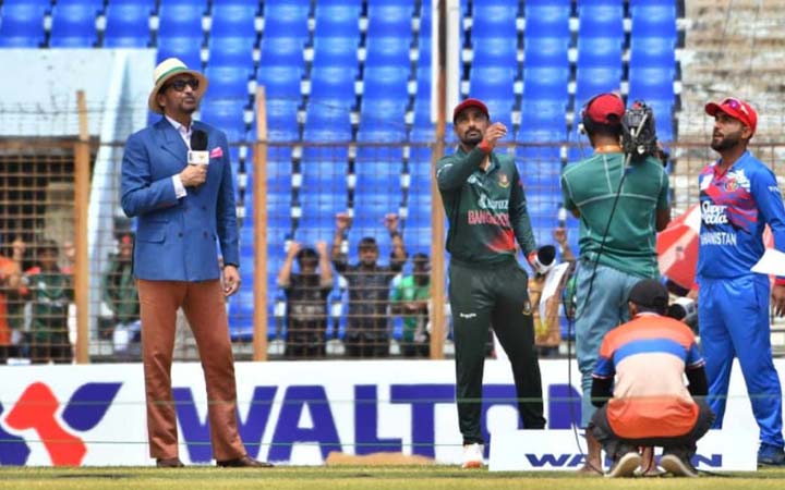 টসে হেরে ফিল্ডিংয়ে বাংলাদেশ; একাদশে তিন পরিবর্তন