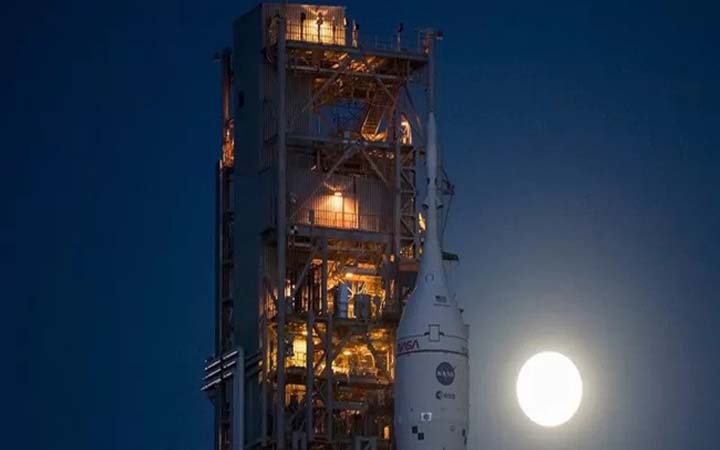 ৫০ বছর উদযাপন উপলক্ষে চাঁদে রকেট পাঠাতে প্রস্তুত নাসা