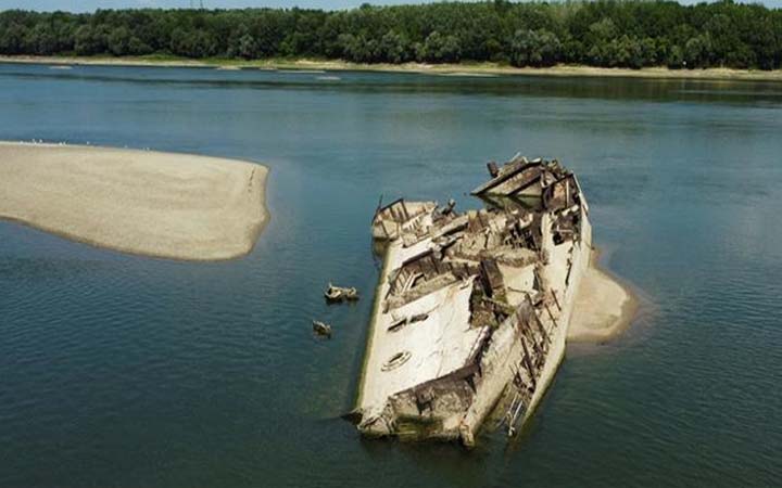 দানিয়ুবে ভেসে উঠেছে দ্বিতীয় বিশ্বযুদ্ধের জার্মান জাহাজ