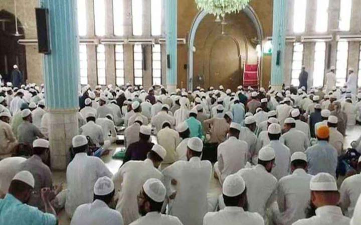 বিমান বিধ্বস্তে হতাহতের ঘটনায় আবেগাপ্লুত মুসল্লিরা