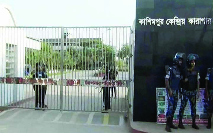 পুলিশ পরিদর্শকের লাশ উদ্ধার  কারা ব্যারাকের ছাদ থেকে
