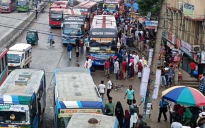 ঢাকা-চট্টগ্রাম মহাসড়কে যানবাহনের চাপ, অতিরিক্ত ভাড়া আদায়