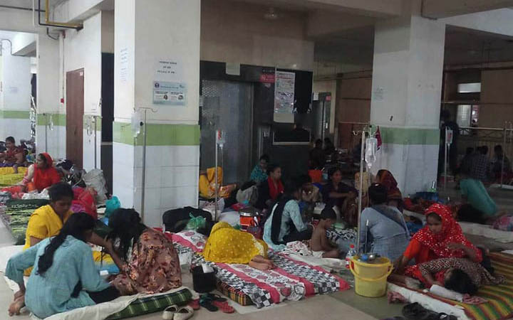 ডেঙ্গু পরিস্থিতি ভয়াবহ, ফাঁকা নেই হাসপাতালের বারান্দাও