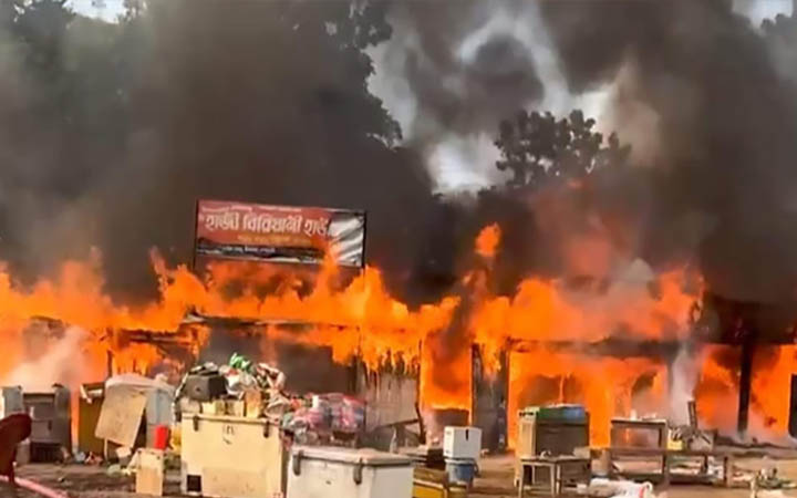 দীঘিনালায় আগুনে পুড়েছে ১২ দোকান