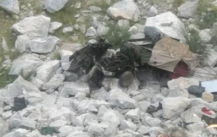 সেনাবাহিনীর গাড়ি রাস্তা থেকে ছিটকে নদীতে, নিহত ৯