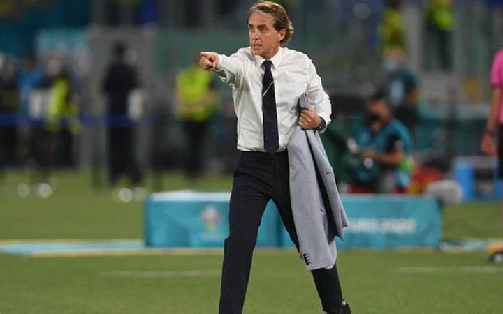 ইতালির চাকরি ছেড়ে সৌদি আরবের কোচ মানচিনি