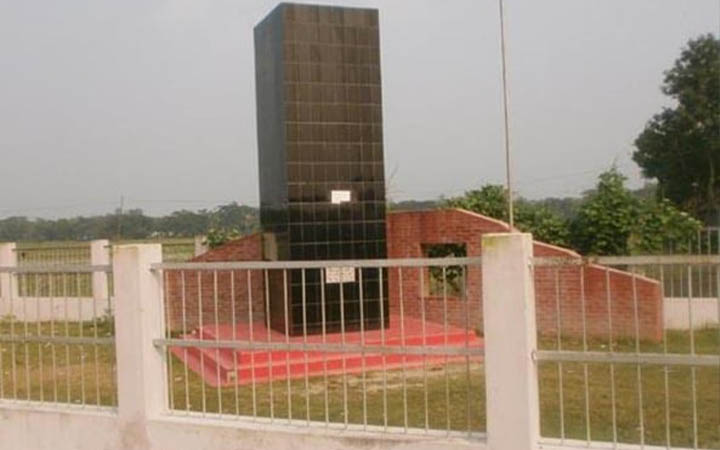 লাকসাম হানাদার মুক্ত দিবস আজ