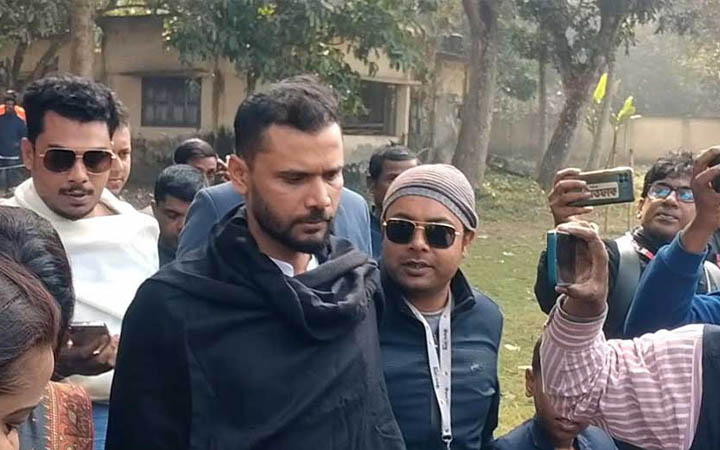 ভোট দিয়ে যা বললেন মাশরাফী
